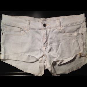 White Abercrombie & Fitch shorts